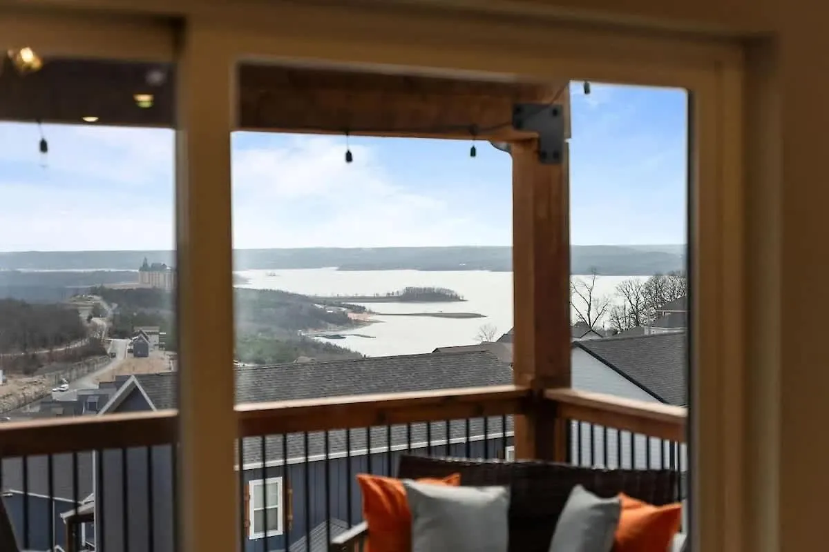 Modern Retreat Whot Tub Arcade & Stunning Views *