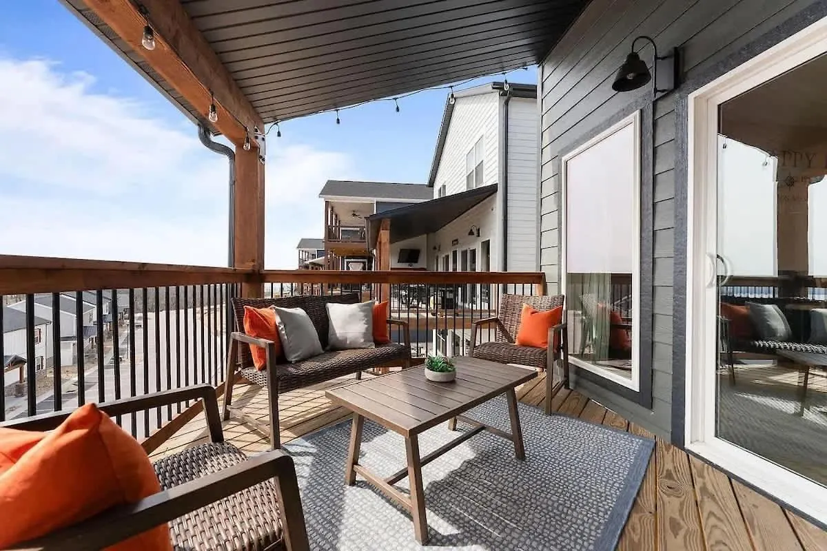 Modern Retreat Whot Tub Arcade & Stunning Views * Branson