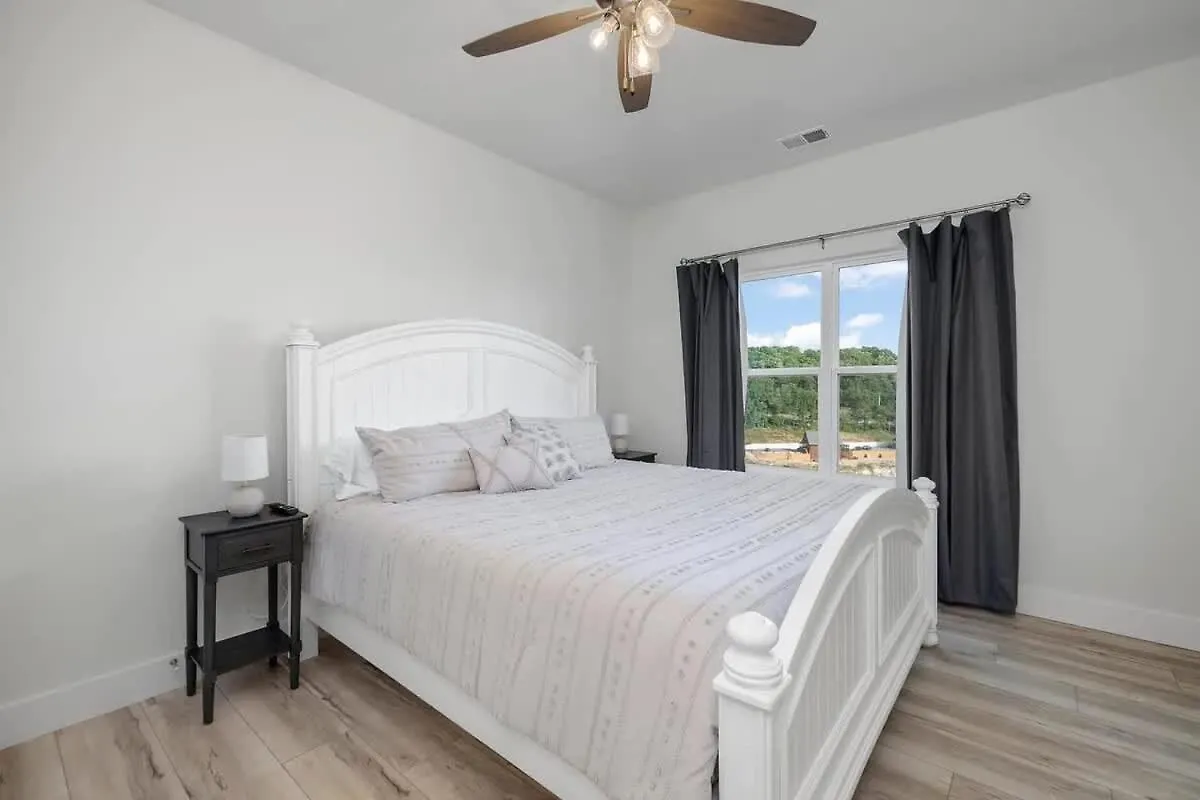 Cozy Table Rock W Hot Tub & Game Branson