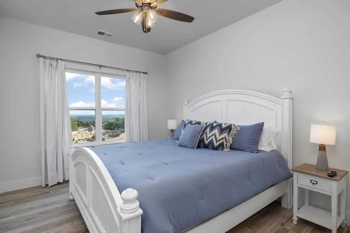 Cozy Table Rock W Hot Tub & Game Branson