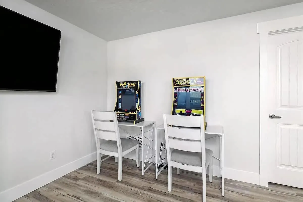 Cozy Table Rock W Hot Tub & Game