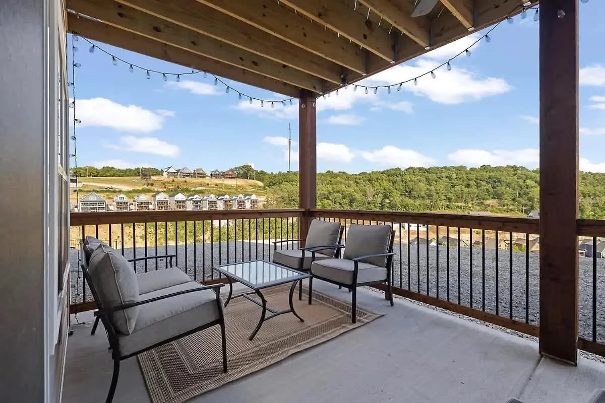 Cozy Table Rock W Hot Tub & Game * Branson
