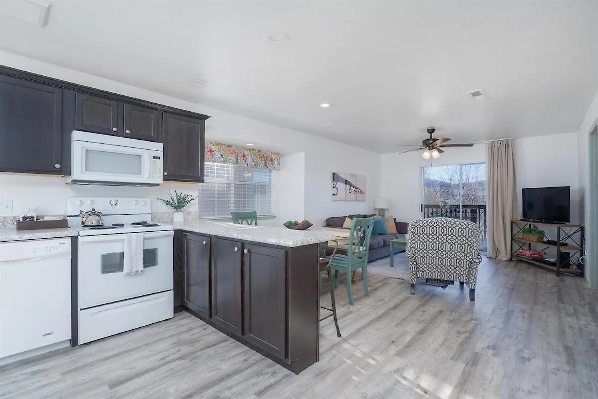 The Cove 5-3 By Sdc, Big Deck, Pool, Hot Tub, By , No Stairs Branson