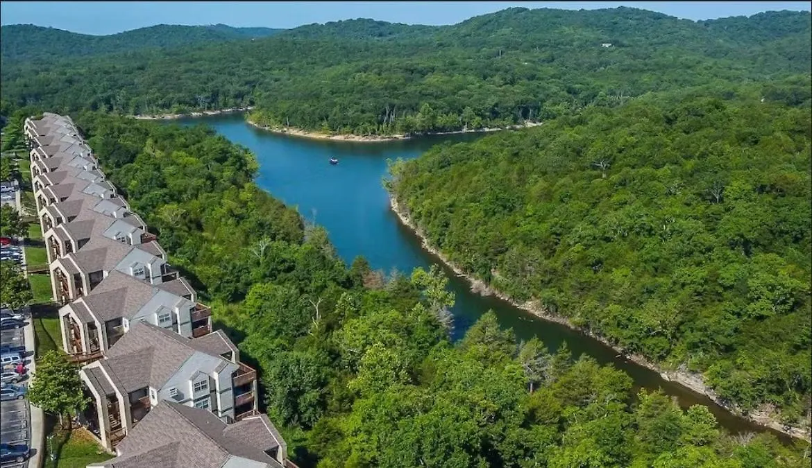 The Cove 5-3 By Sdc, Big Deck, Pool, Hot Tub, By , No Stairs Branson