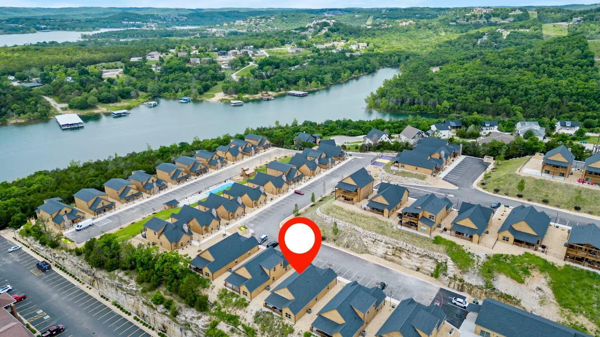 Σπίτι διακοπών New Log Cabin, Free Local Attraction Tickets Daily, Ozark Views, Cmty Amenities! Μπράνσον
