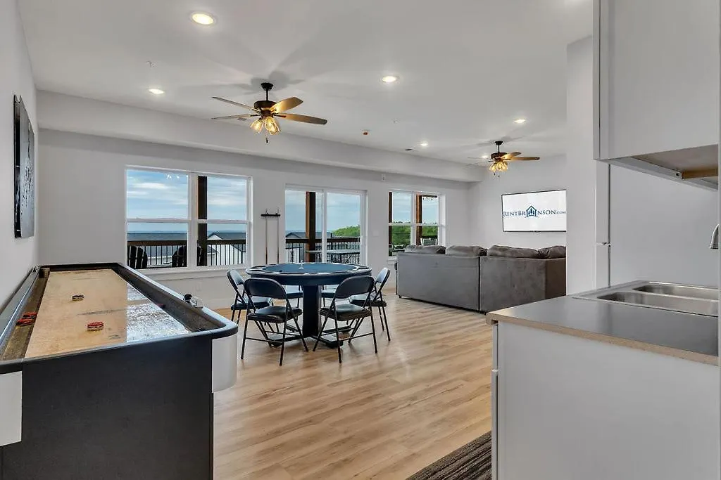 Putting Green-table Rock View-$400 Of Free Tickets-super Location-hot Tub! *