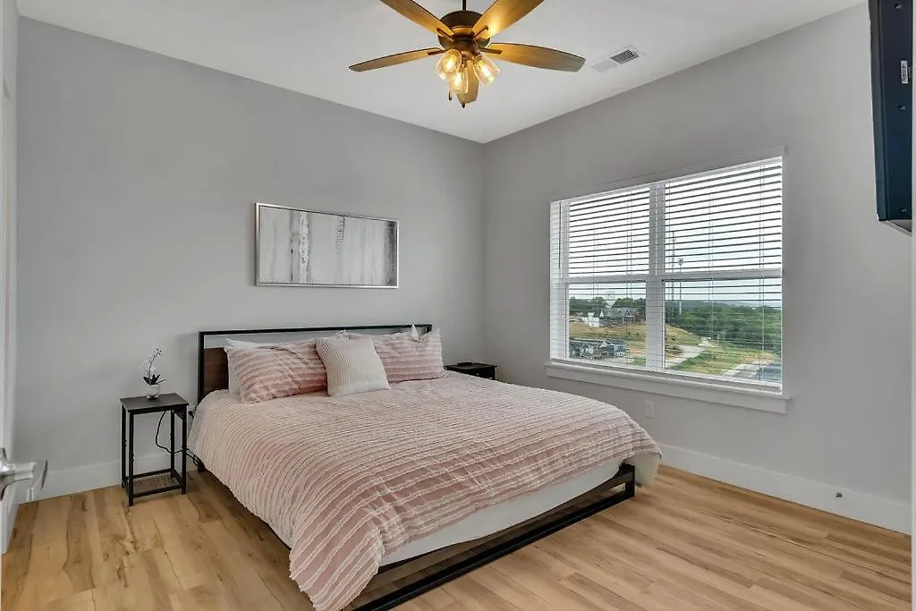 度假居 Putting Green-table Rock View-$400 Of Free Tickets-super Location-hot Tub! 布蘭森