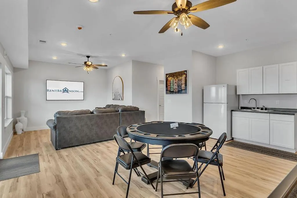 度假居 Putting Green-table Rock View-$400 Of Free Tickets-super Location-hot Tub! 布蘭森