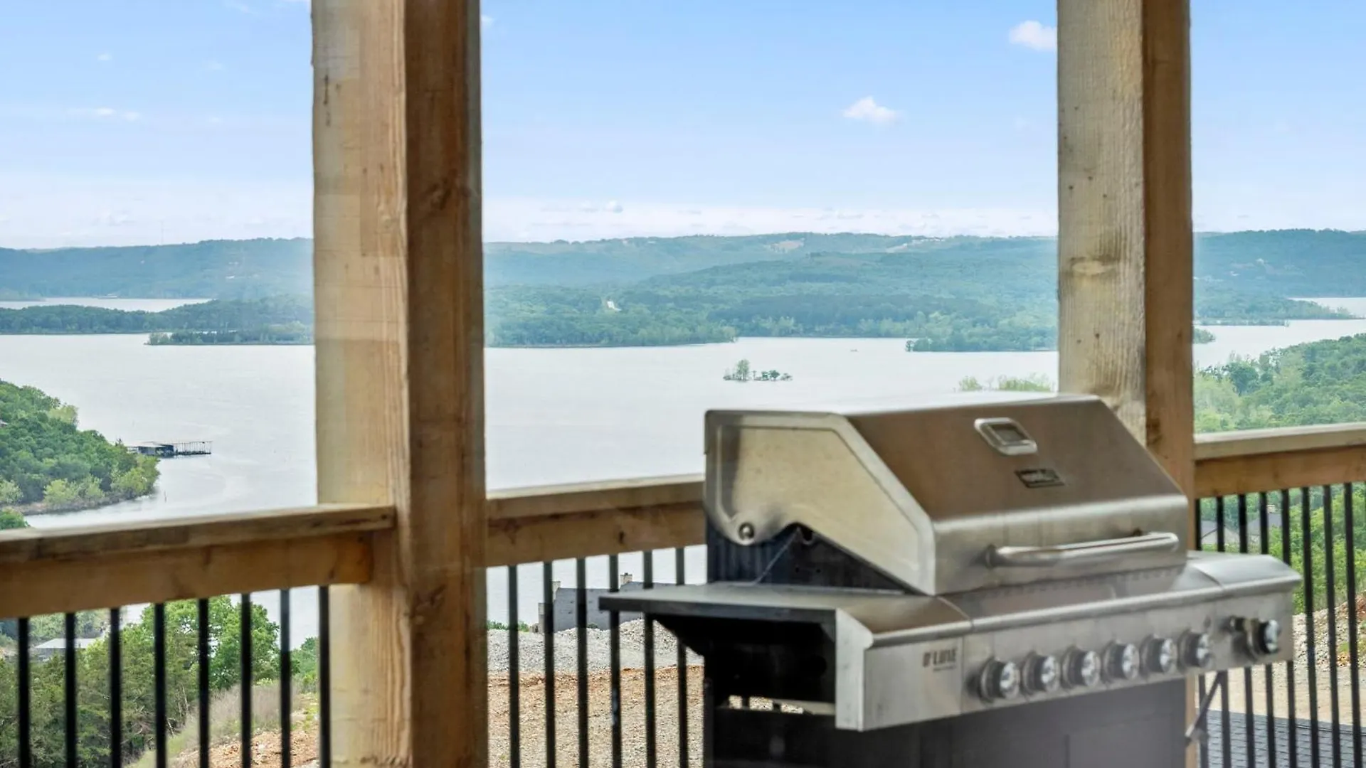 بيت للعطل Modern 3 Bedroom برانسون