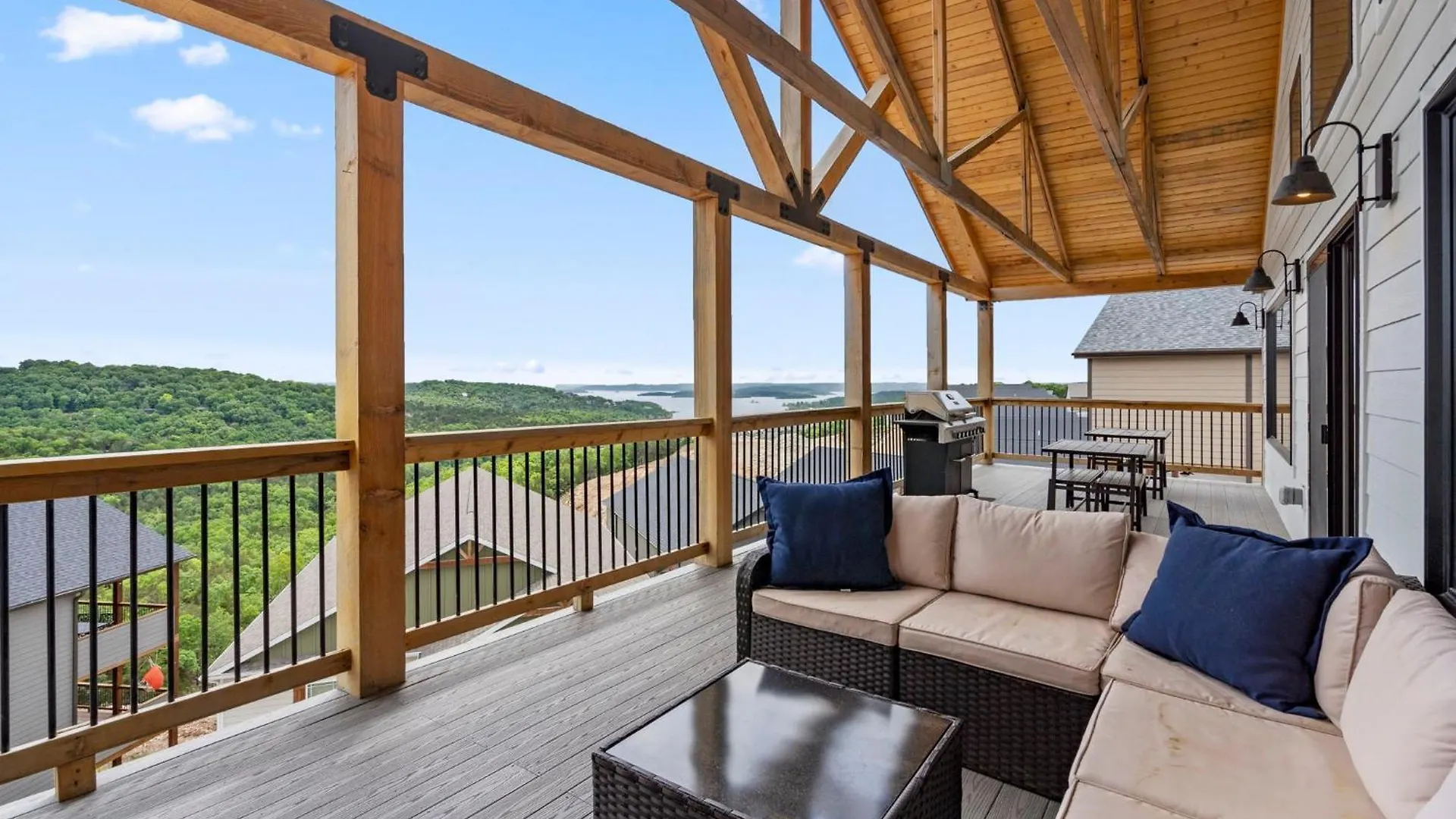 بيت للعطل Modern 3 Bedroom *