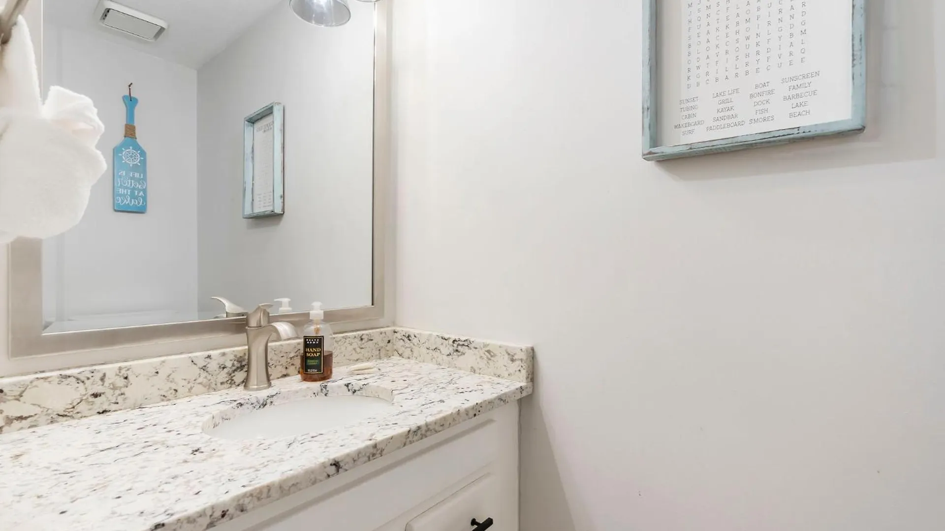 Tablerock Views, Private Outdoor Pool, Karaoke/games-2 Kitchens! Secluded On A Few Acres! 펜션
