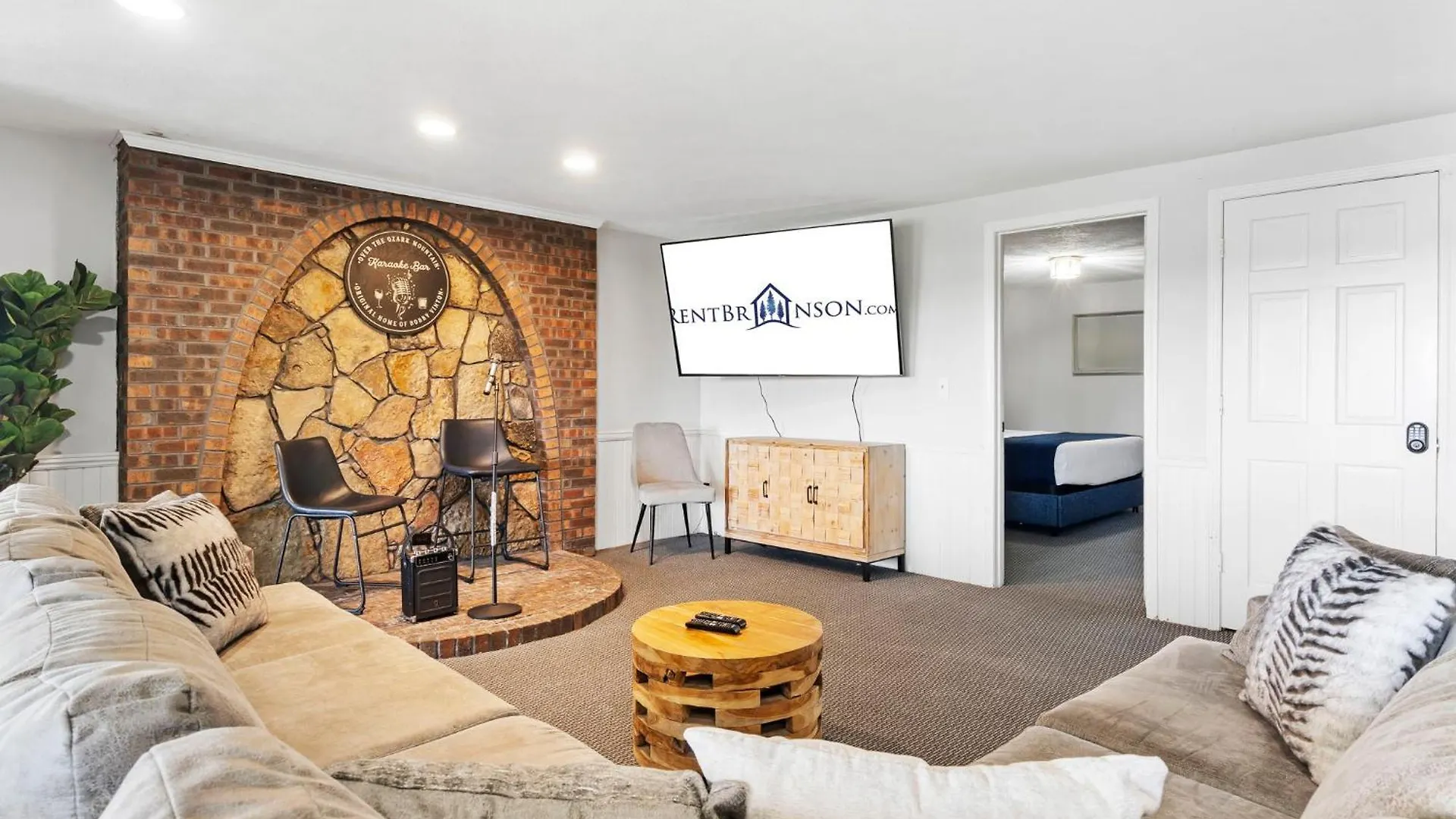 펜션 Tablerock Views, Private Outdoor Pool, Karaoke/games-2 Kitchens! Secluded On A Few Acres! 브랜슨