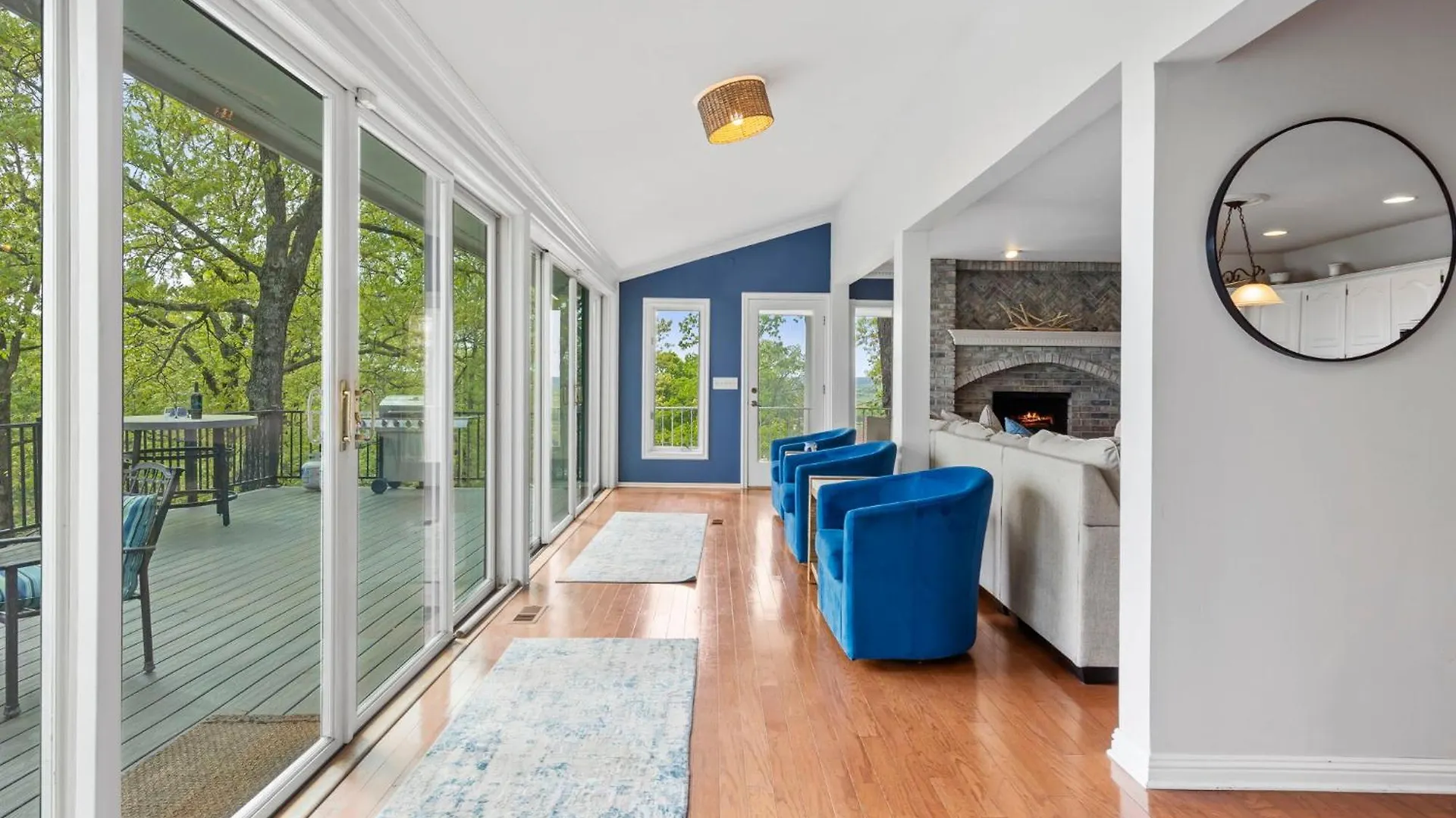 펜션 Tablerock Views, Private Outdoor Pool, Karaoke/games-2 Kitchens! Secluded On A Few Acres!