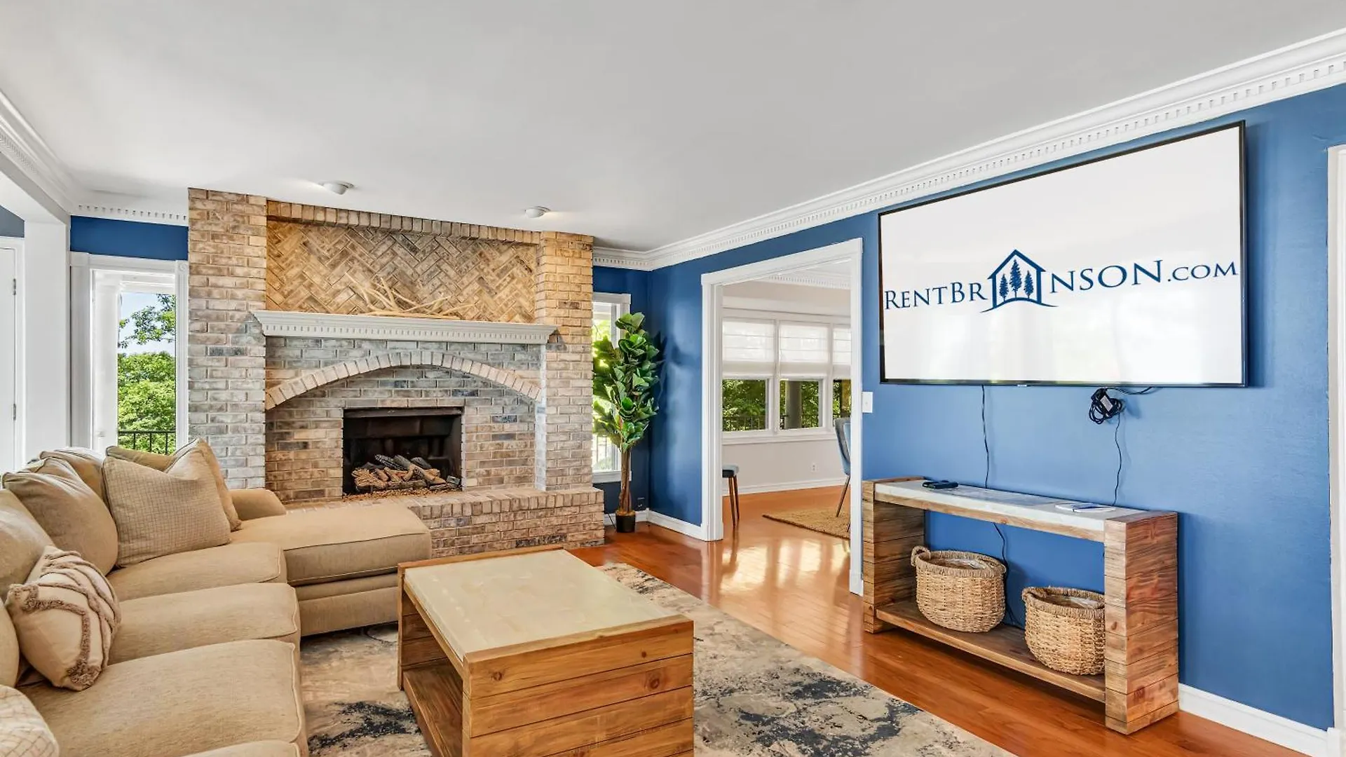 Tablerock Views, Private Outdoor Pool, Karaoke/games-2 Kitchens! Secluded On A Few Acres! 펜션