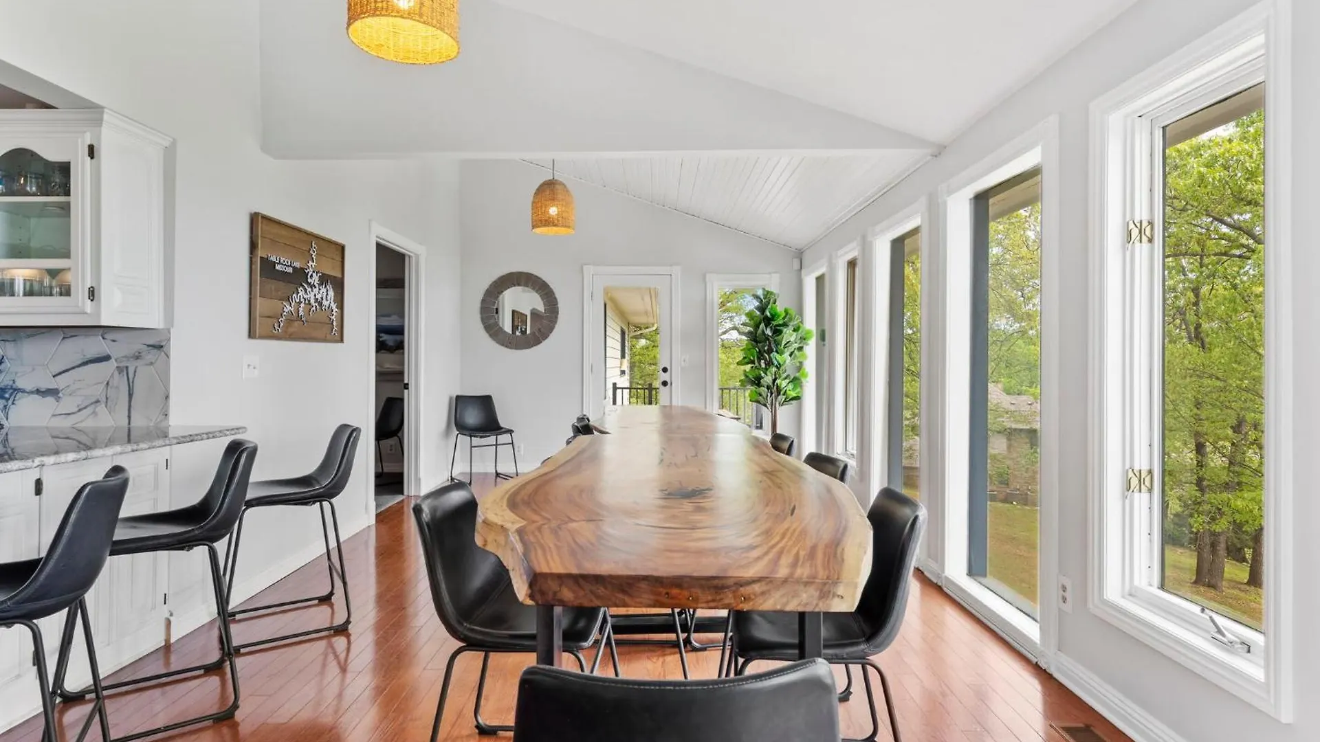 펜션 Tablerock Views, Private Outdoor Pool, Karaoke/games-2 Kitchens! Secluded On A Few Acres!