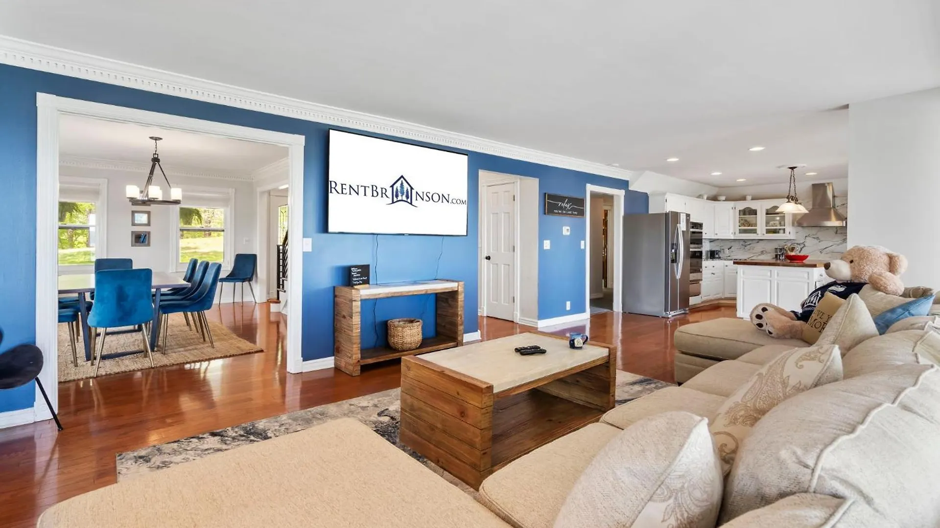 Tablerock Views, Private Outdoor Pool, Karaoke/games-2 Kitchens! Secluded On A Few Acres! 펜션 *