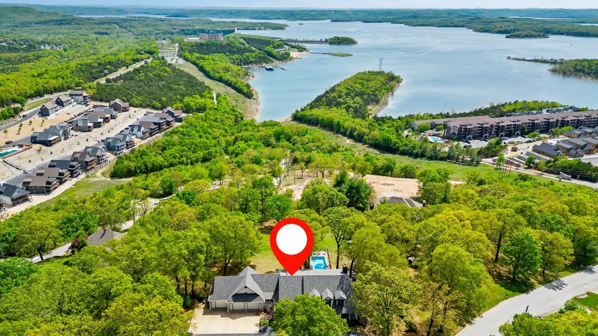 Tablerock Views, Private Outdoor Pool, Karaoke/games-2 Kitchens! Secluded On A Few Acres! 펜션 *
