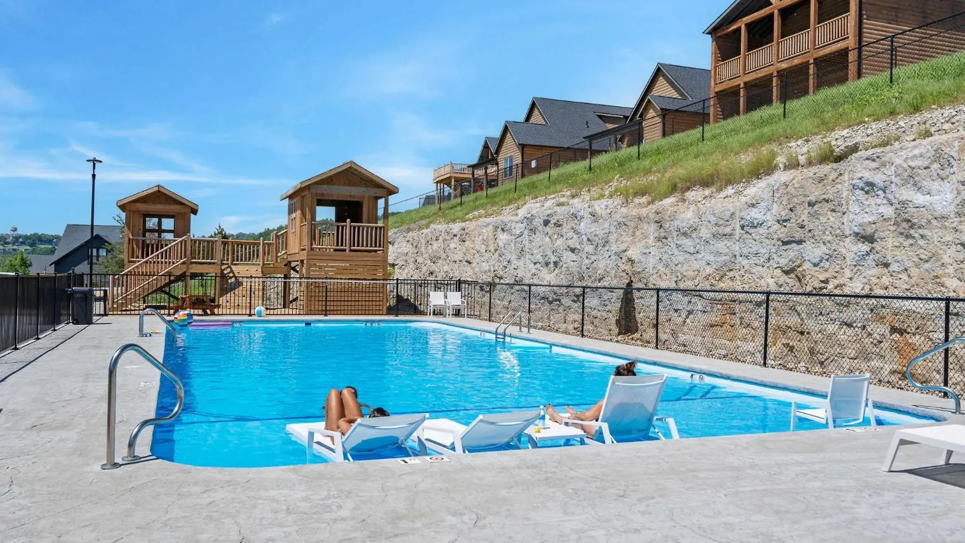 New Log With Ozark Sunset Views, $400 Daily Activities Included, Pickleball