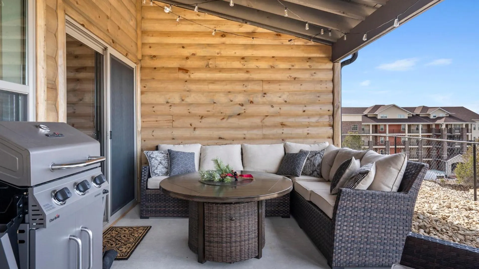 Holiday home New Log With Ozark Sunset Views, $400 Daily Activities Included, Pickleball *