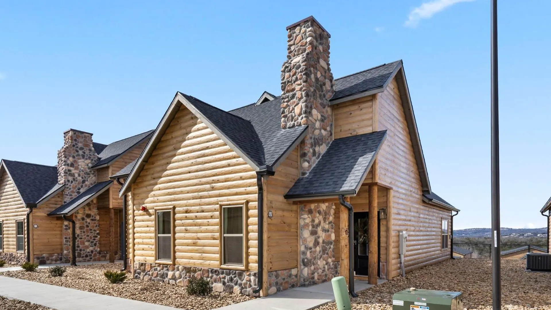 New Log With Ozark Sunset Views, $400 Daily Activities Included, Pickleball Holiday home