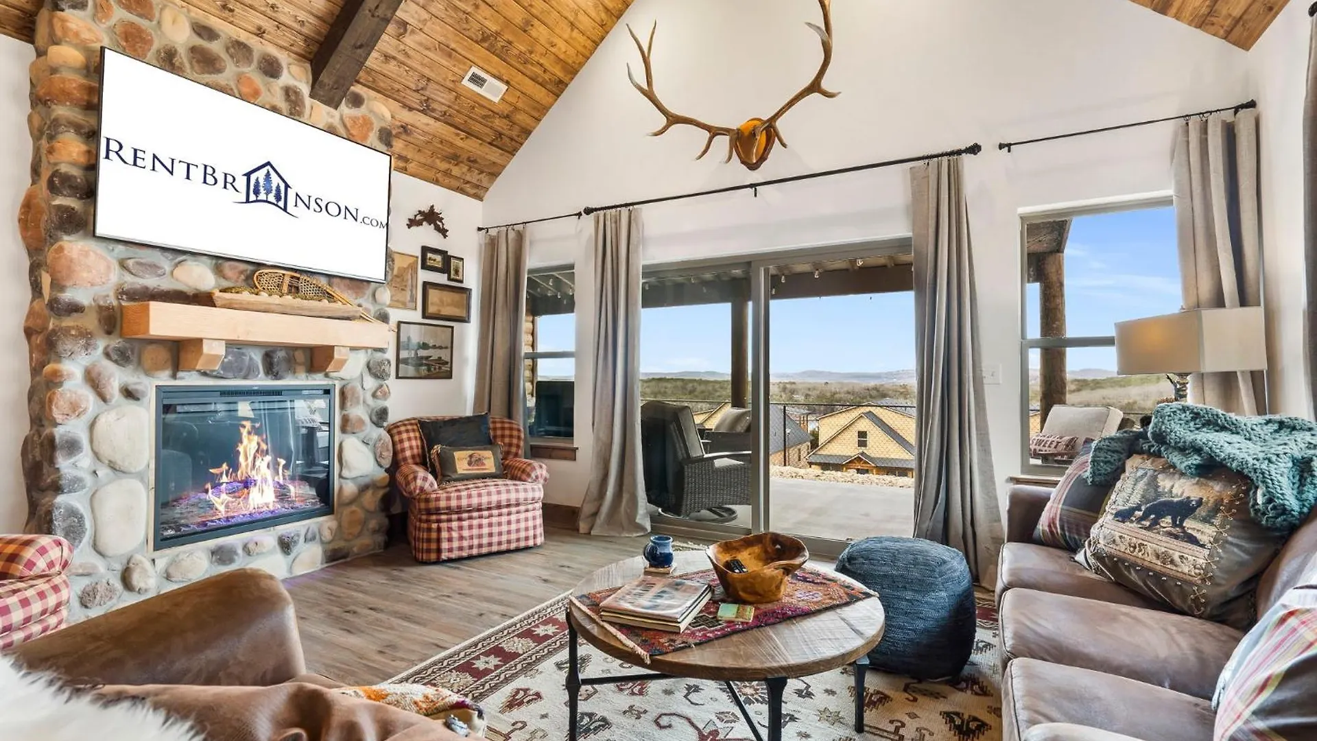 New Log With Ozark Sunset Views, $400 Daily Activities Included, Pickleball Holiday home
