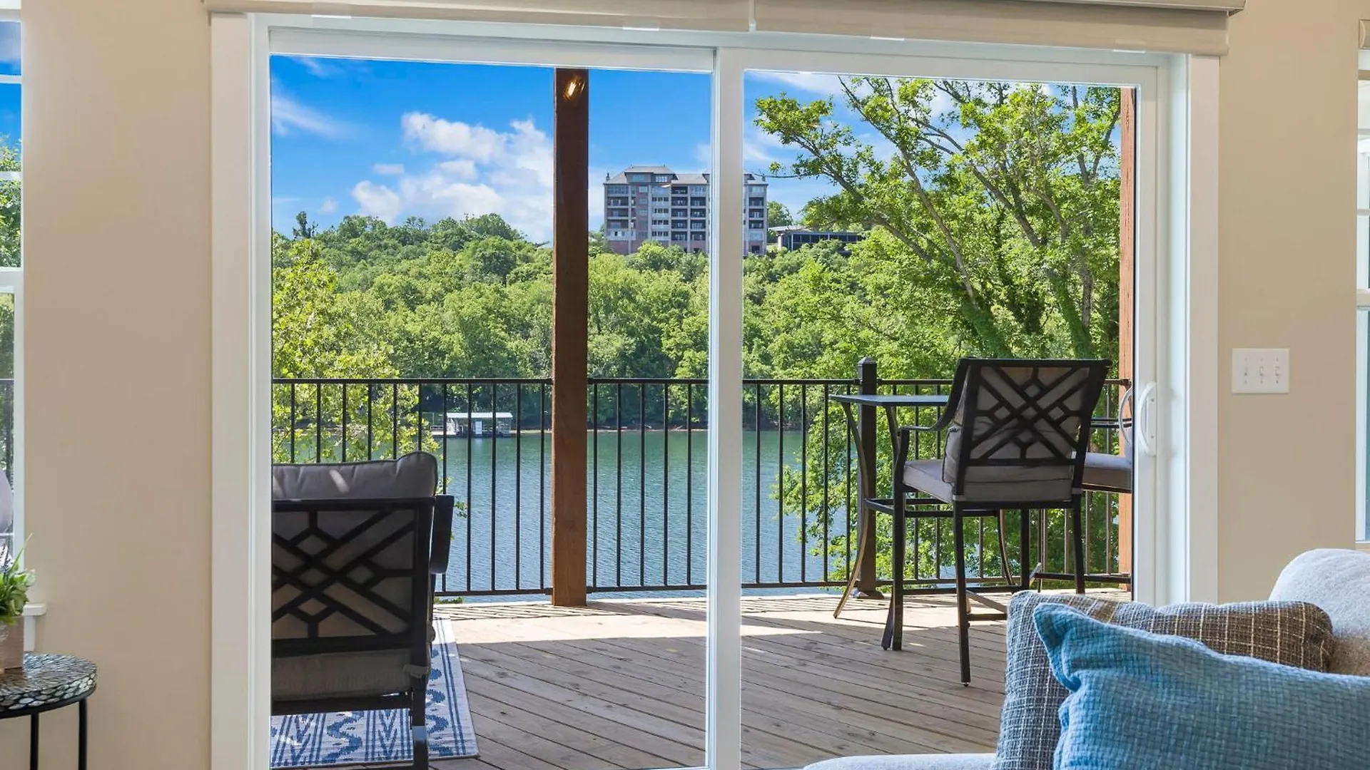Taneycomo Views-near Landing-cmty Outdoor Pool-free Tickets-elevator! * Branson