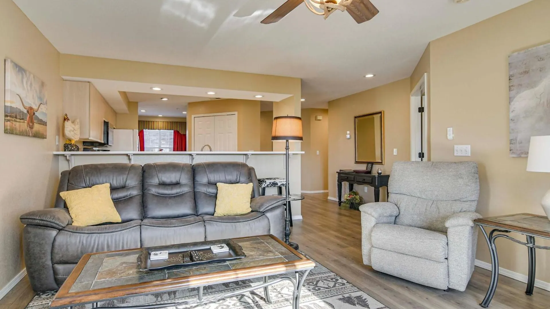 Sunroom With Golf Views Condo! Apartment