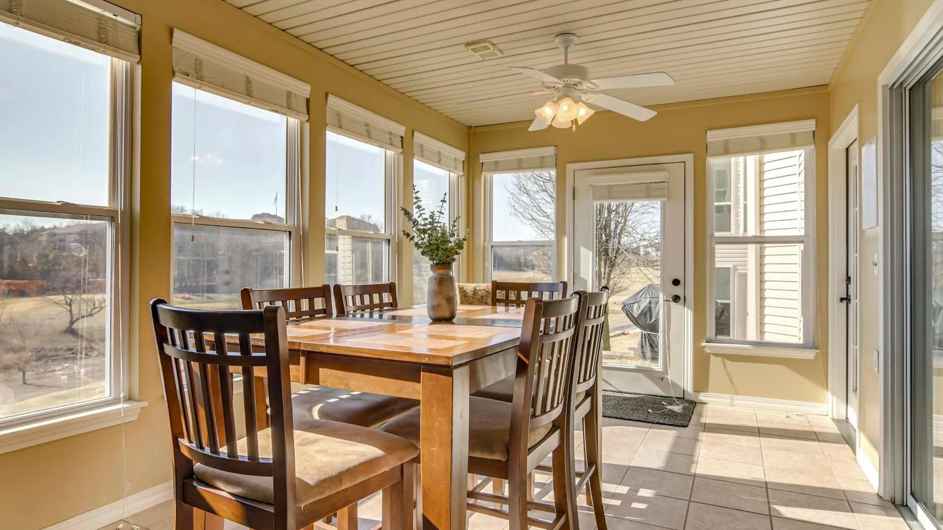 Sunroom With Golf Views Condo! *