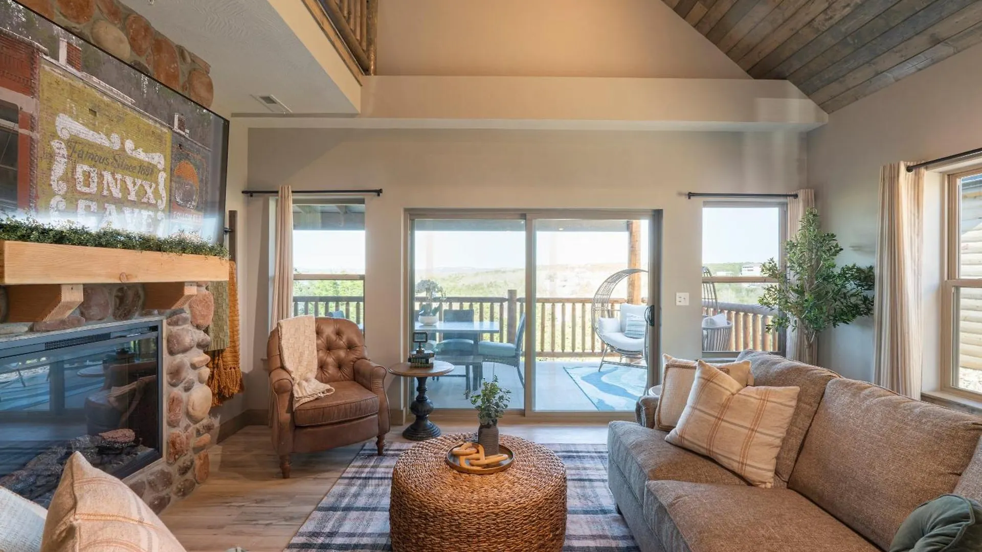 Dom wakacyjny Lakefront Haven With Hot Tub And Gym *