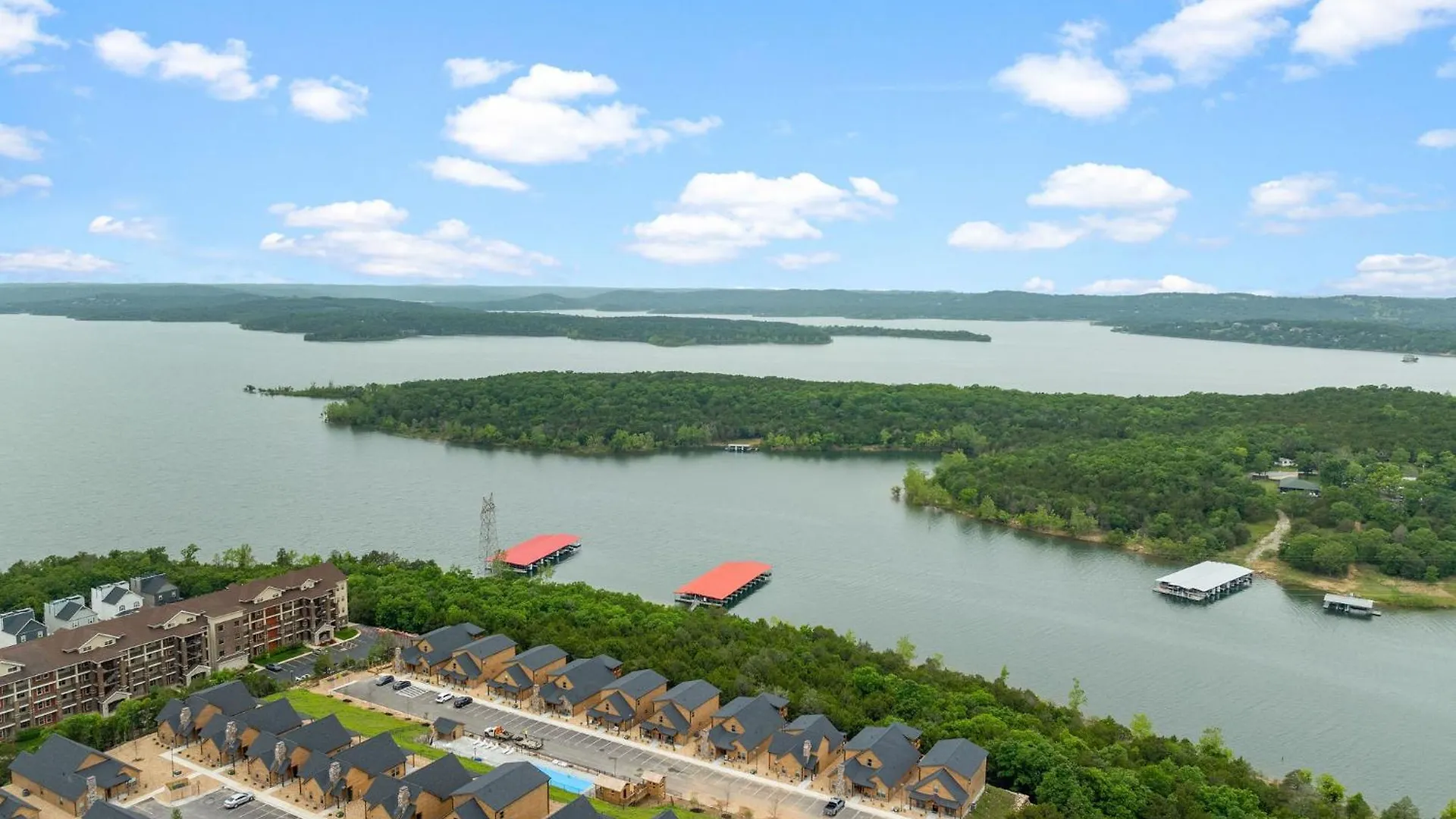Lakefront Haven With Hot Tub And Gym Dom wakacyjny