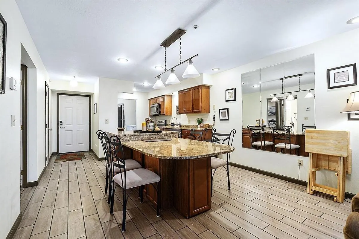 Spring Break Special! Golf, In, Outdoor Pools, 52-7 Apartment *