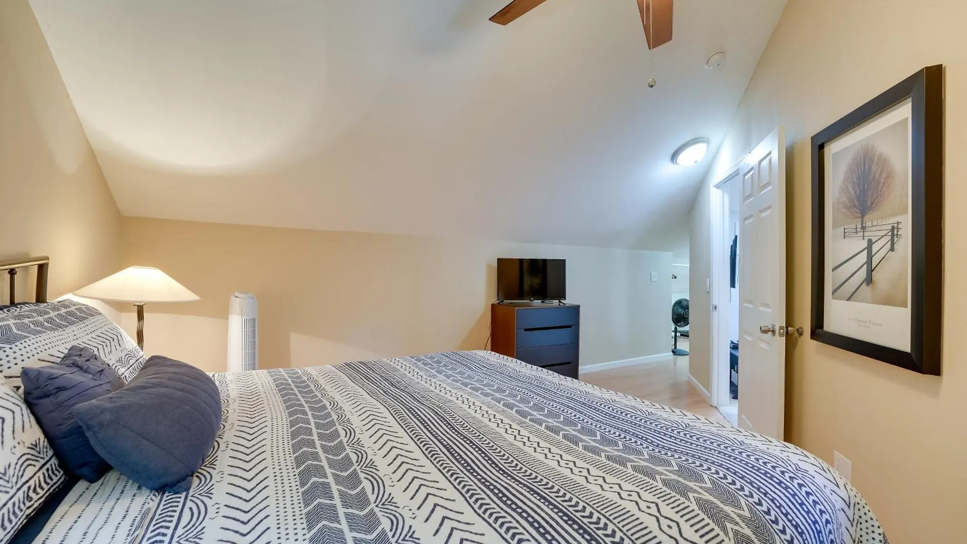 With Views 5 Mi To Strip! Apartment