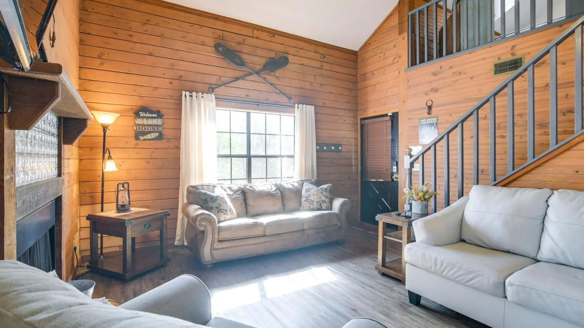 Charming Getaway With Fireplace And Porch Branson