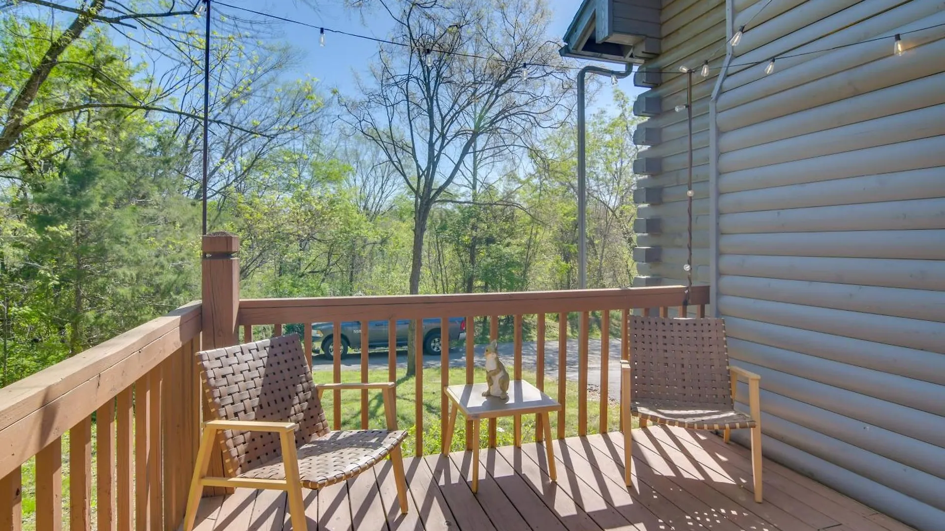 Charming Getaway With Fireplace And Porch Semesterbostad *