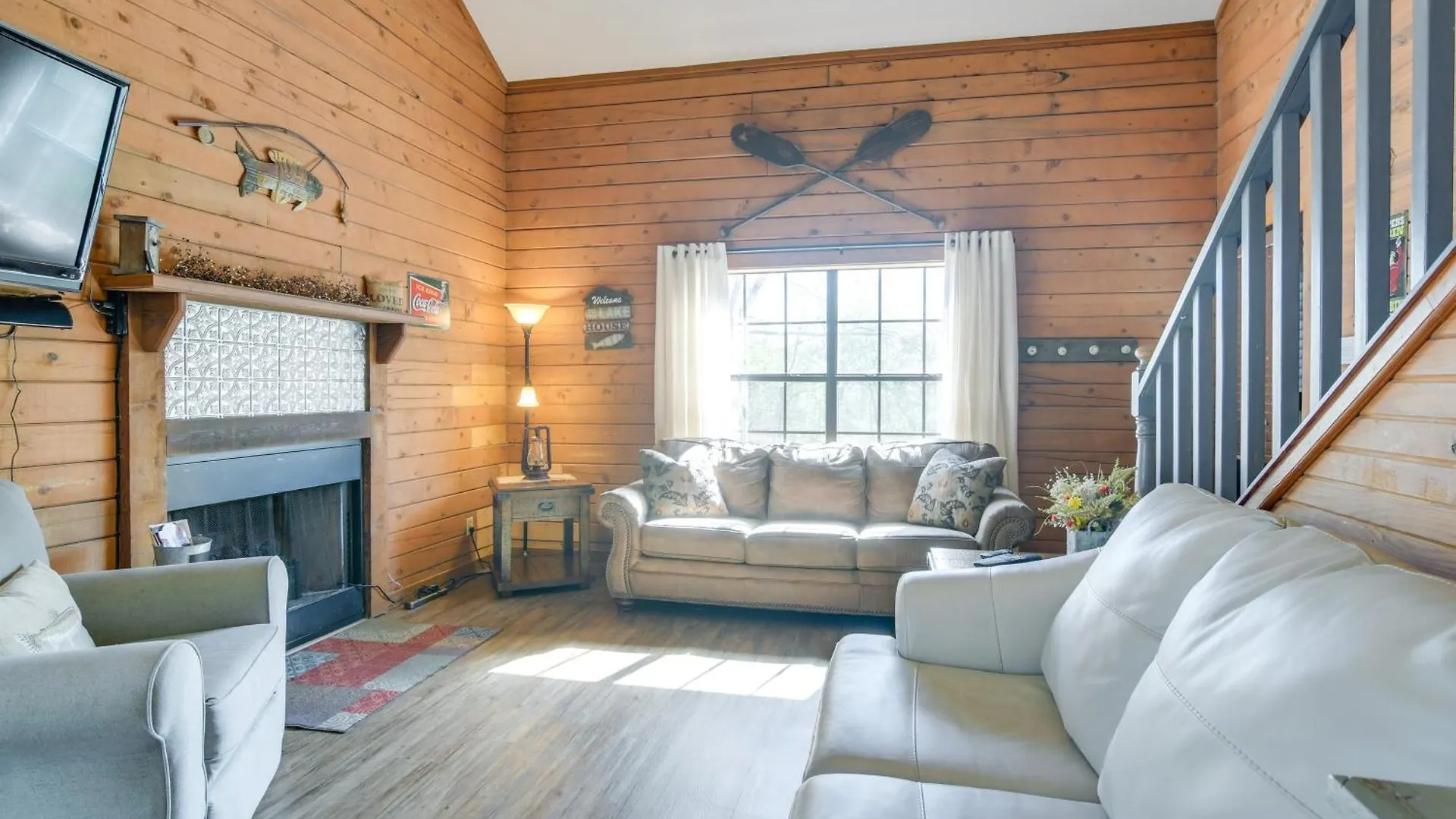 Charming Getaway With Fireplace And Porch Branson