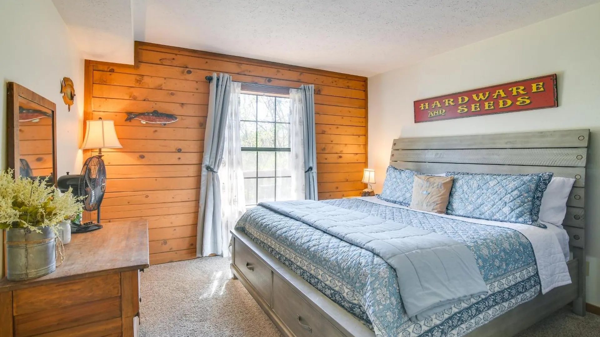 Charming Getaway With Fireplace And Porch