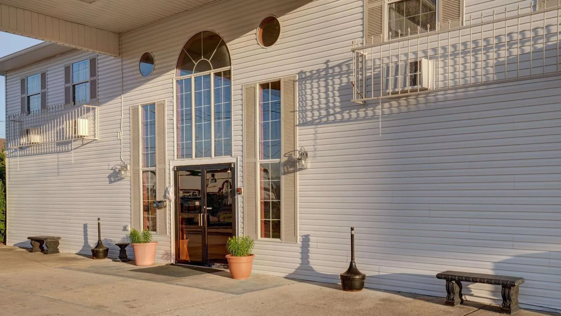 Howard Johnson By Wyndham Theatre District Hotel Branson