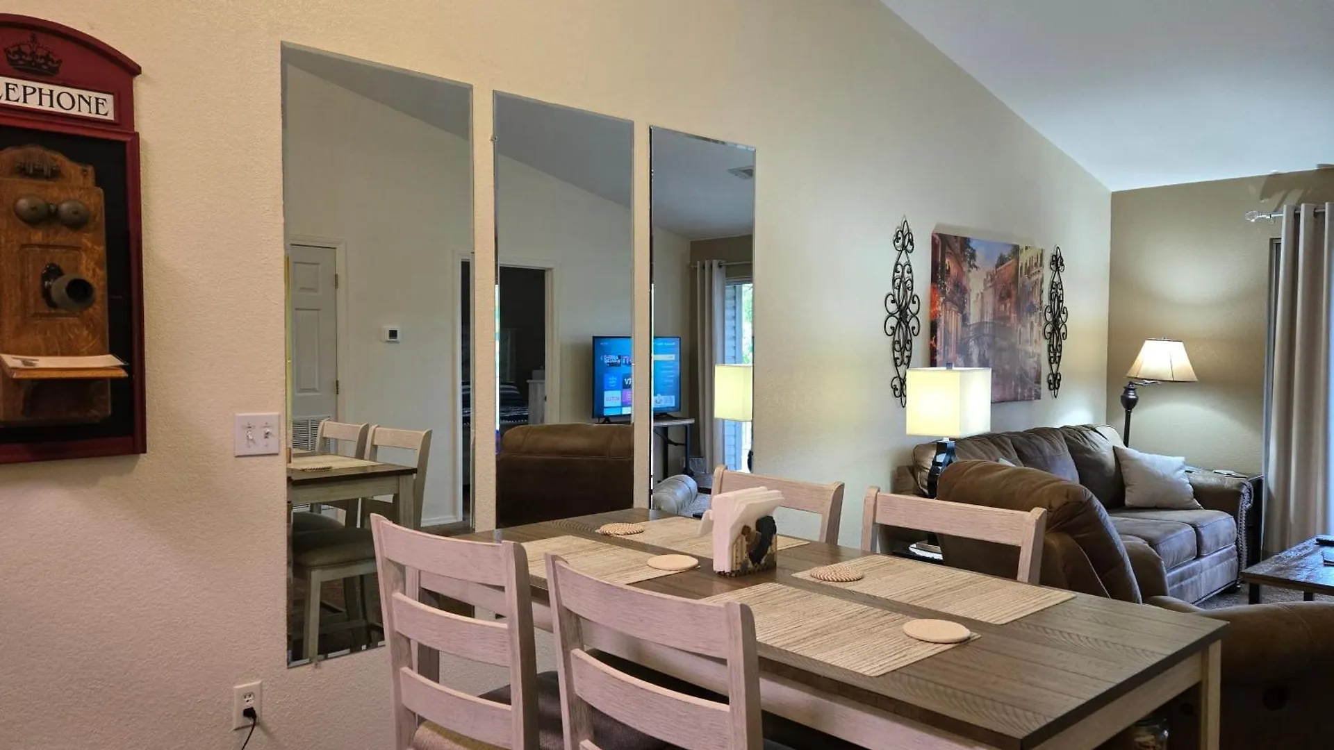 Swan's Couples Getaway * Branson