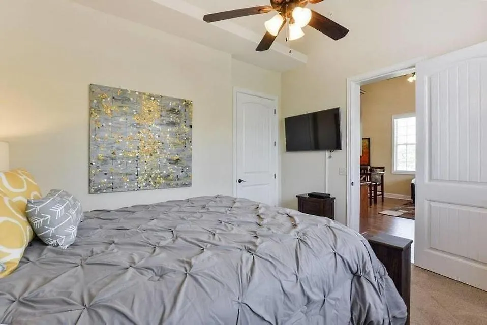 Penthouse Lakeview Haven Apartment *