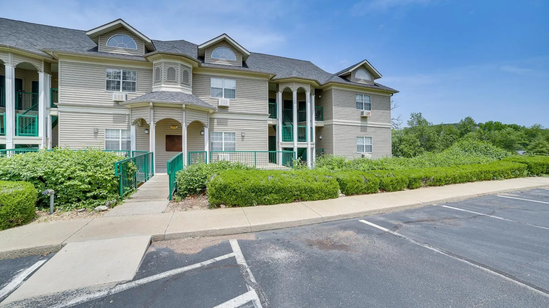 4 Mi To Landing With Balcony Apartamento Branson