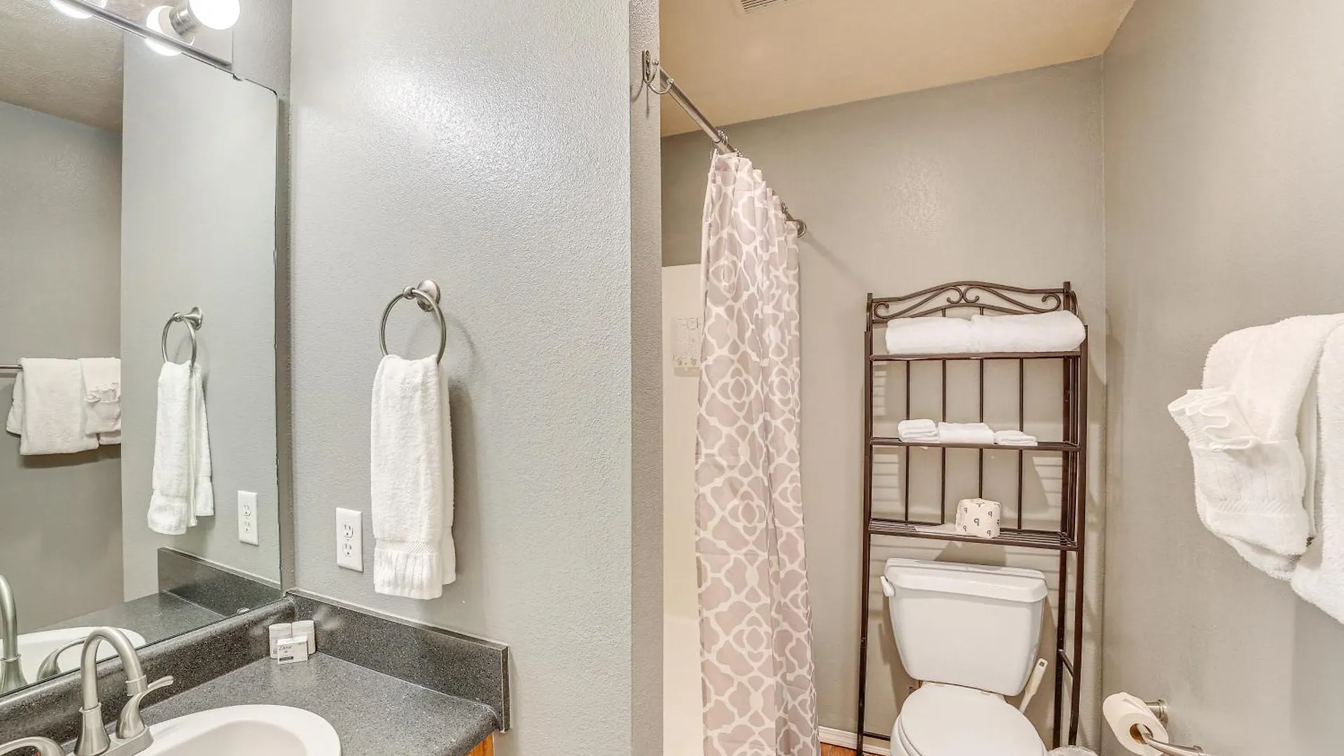 Escape With Shared Pool, 5 Mi To Lake! *
