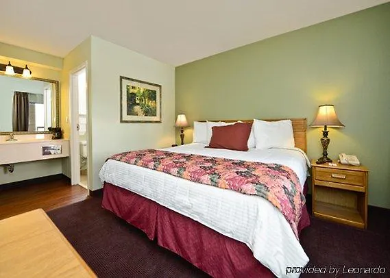 Отель Baymont By Wyndham Thousand Hills 2*
