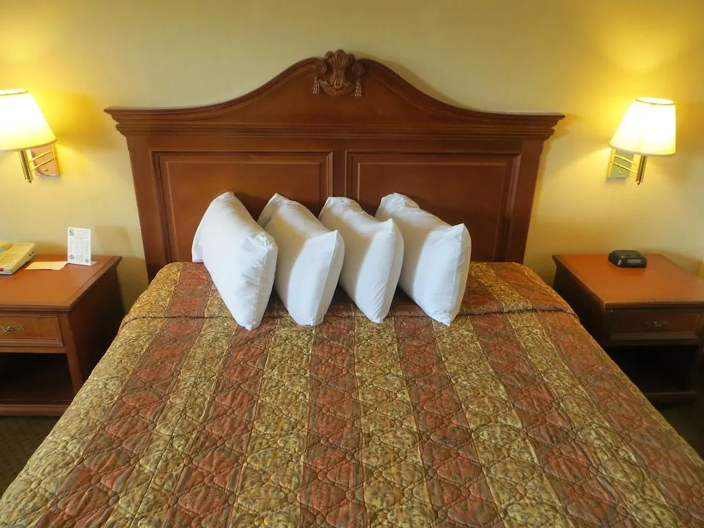 Hotel At The Falls