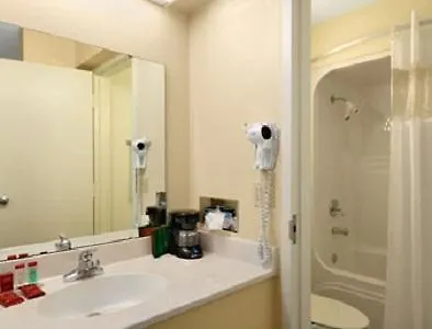מלון Ramada And 2*