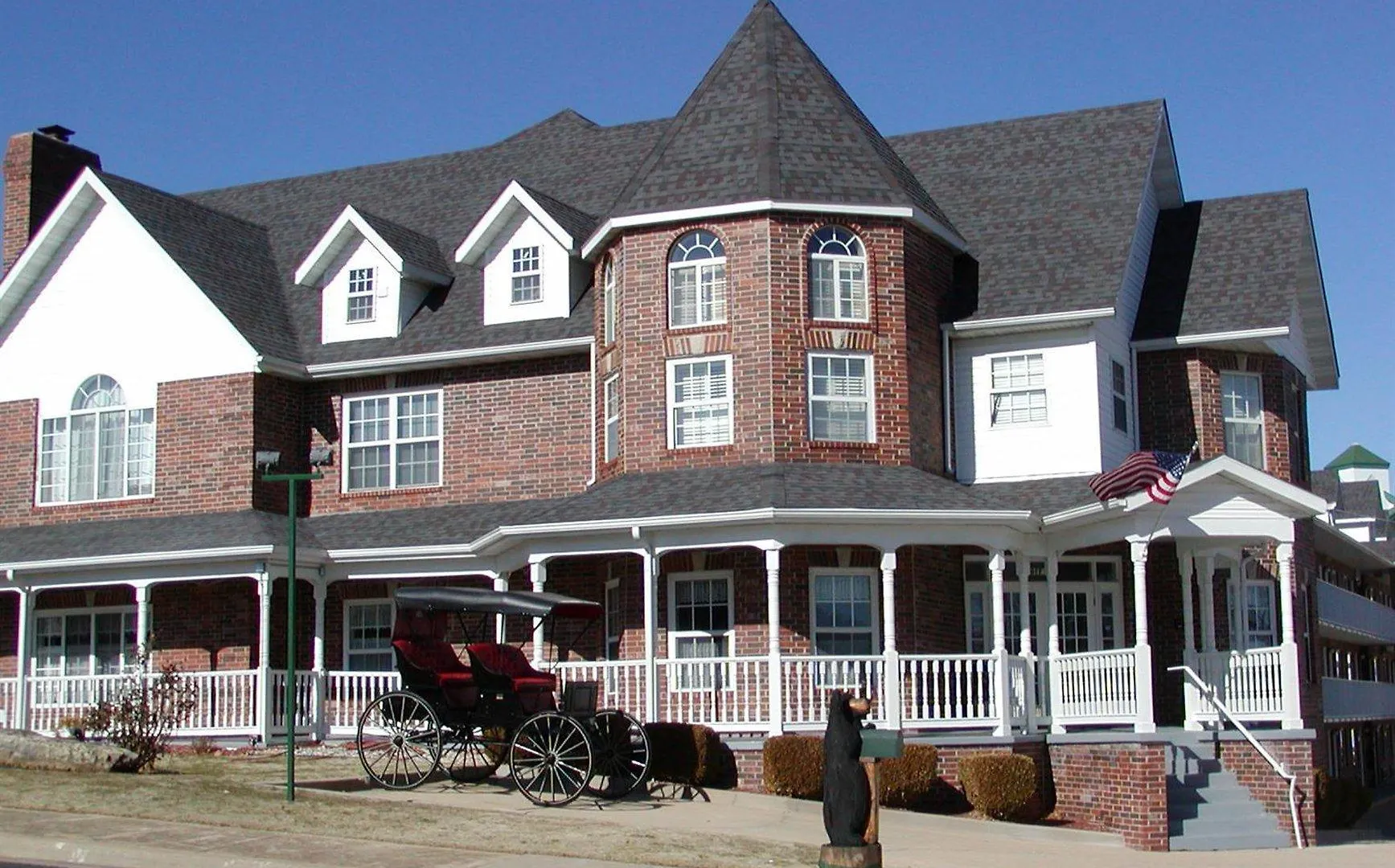 Carriage House Hotel 2*