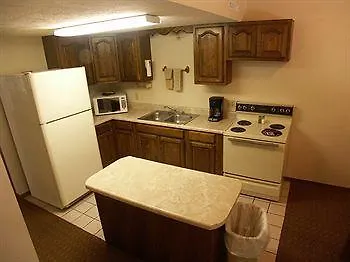 Hotel Lilleys' Landing & Marina 2*