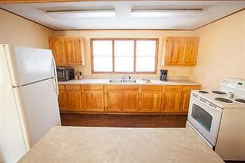 Hotel Lilleys' Landing & Marina 2*