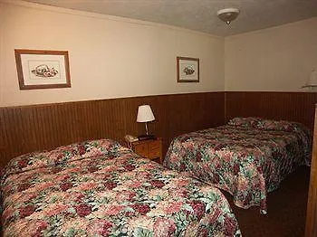 Hotel Lilleys' Landing & Marina