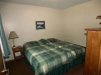 Hotel Lilleys' Landing & Marina 2*