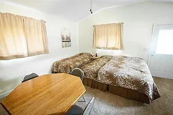 Hotel Lilleys' Landing & Marina 2*